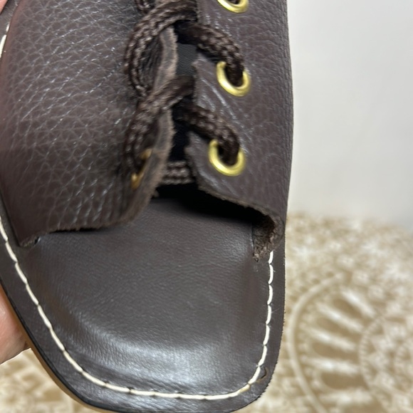 Kino Brown Sandals with Lace Detailing and Flat Sole Made in USA - Picture 5 of 10